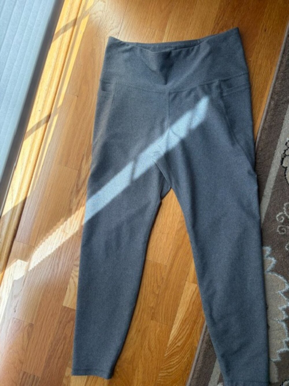 Set of 3 Old Navy Active Leggings - Picture 4 of 8